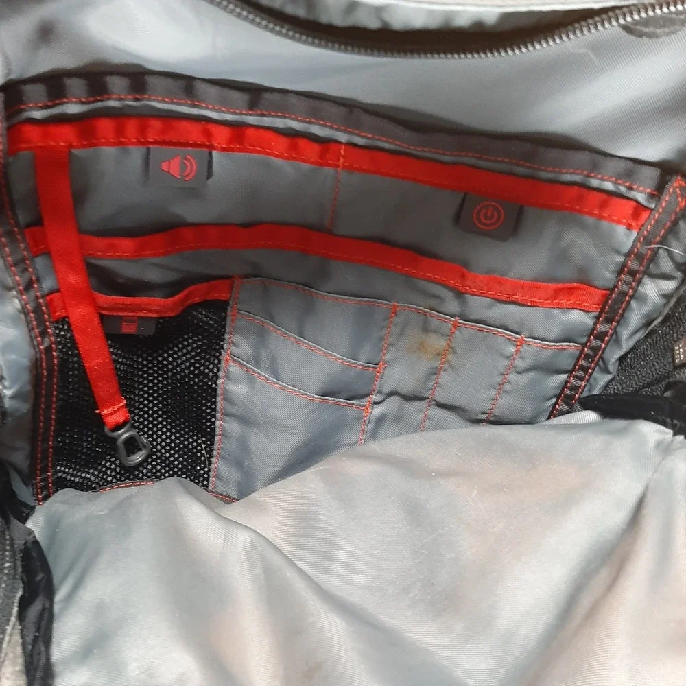 The Northface TNF Yavapai Backpack Yellow Black No Reservoir Pikes Peak Logo
